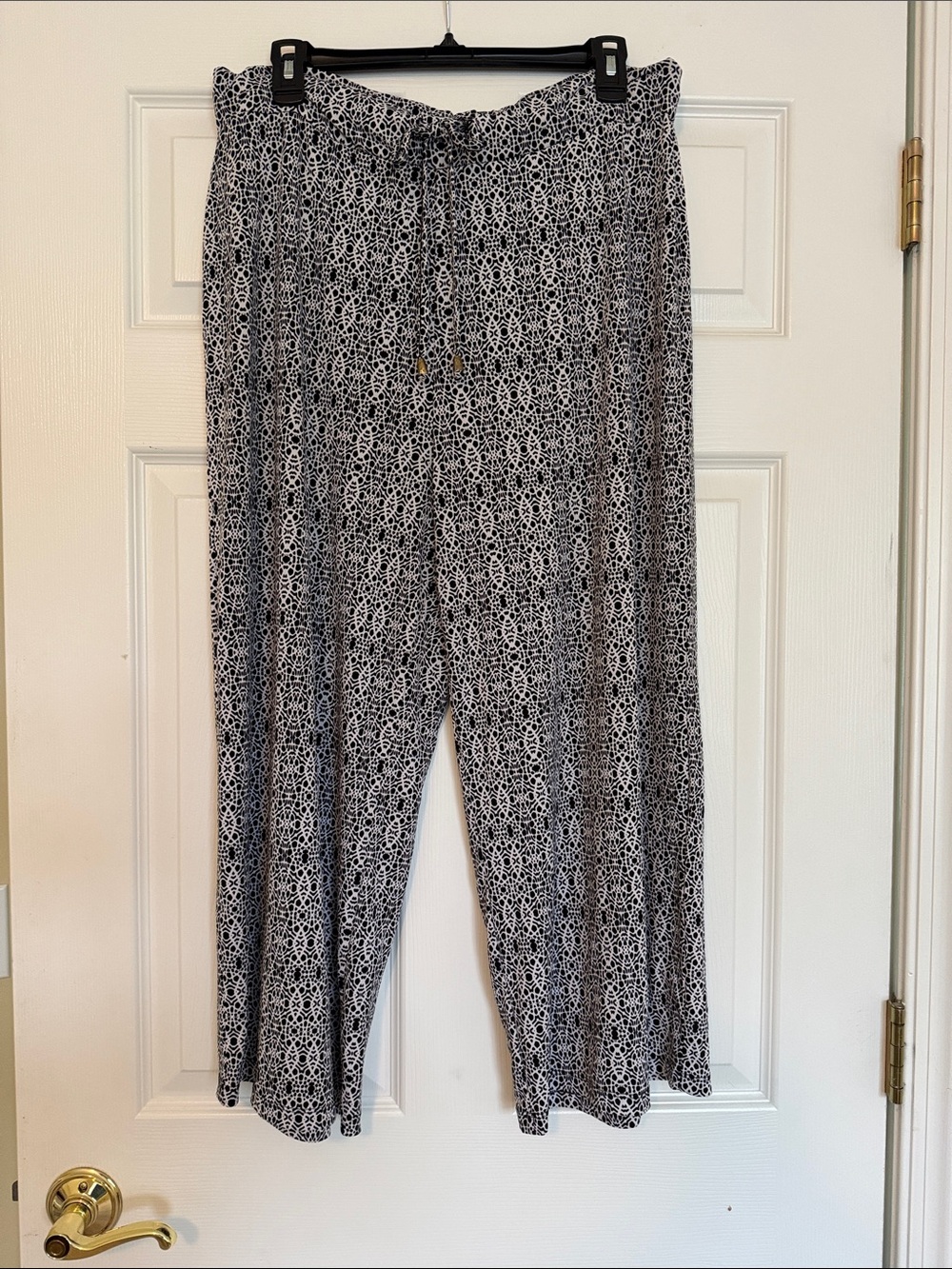 Black and White Printed Wide Leg Pants Cropped Flowy Casual Stretch